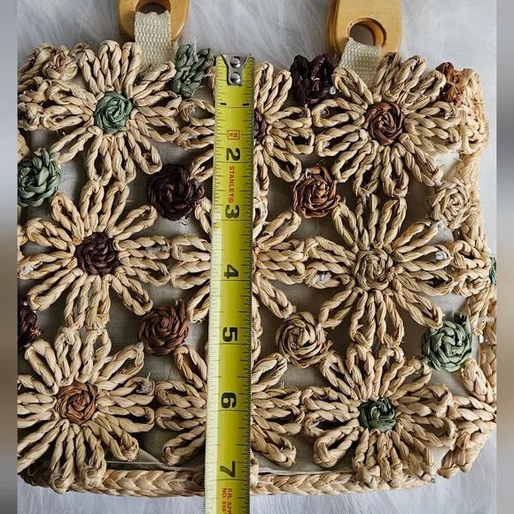 Vintage Woven Floral Straw Handbag with Wooden Handles - Picture 9 of 10